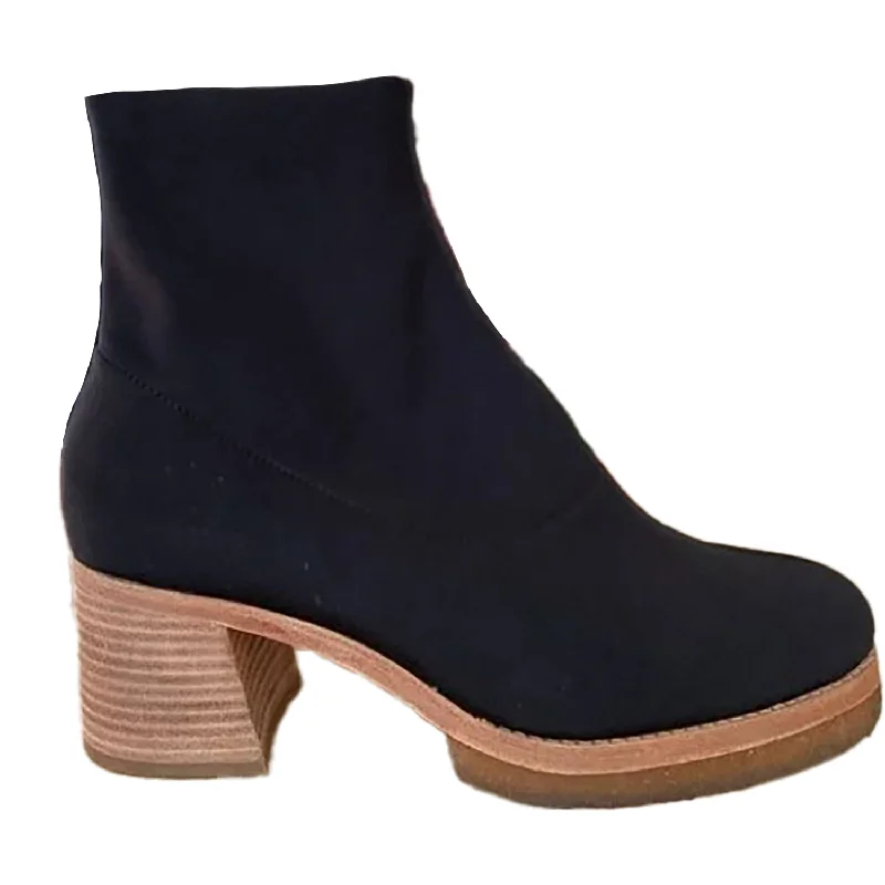 Booties with padded liningWomen's Clarks Nadia Black Synthetic