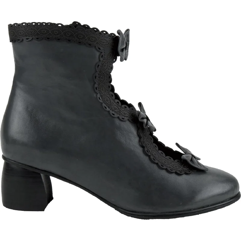 Booties with sturdy liningWomen's Spring Step Selenia Black Leather